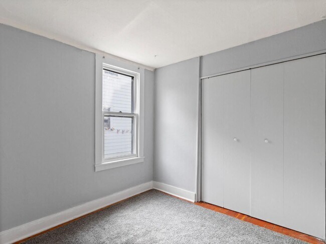 Building Photo - 930 E Dayton St