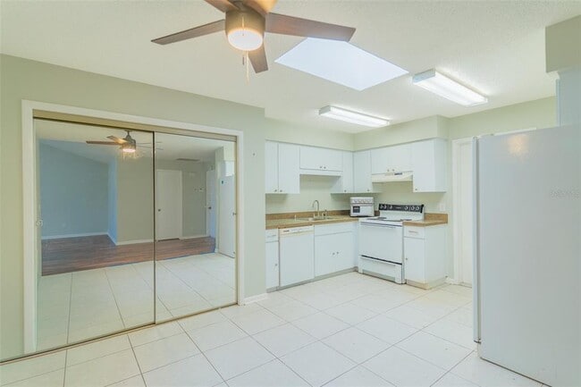 Building Photo - 24 Buck Cir