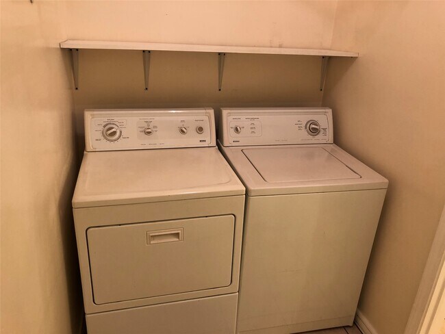 Building Photo - 4927 Leeland St