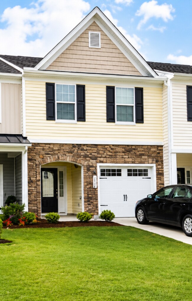 Building Photo - Beautiful Providence Place Townhome Near RTP & RDU – Pool Community!