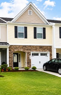 Building Photo - Beautiful Providence Place Townhome Near RTP & RDU – Pool Community!