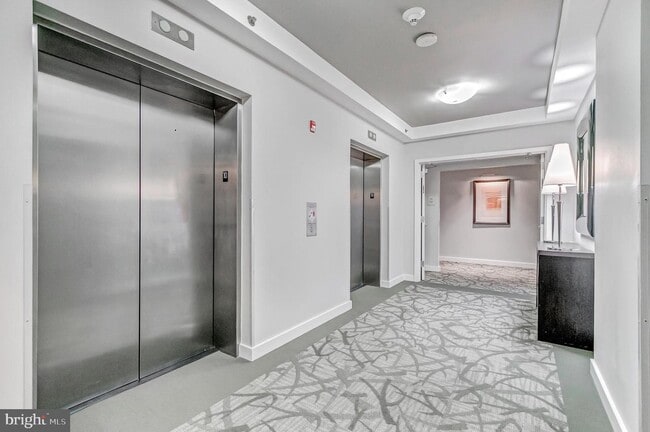 Building Photo - 5750 Bou Ave