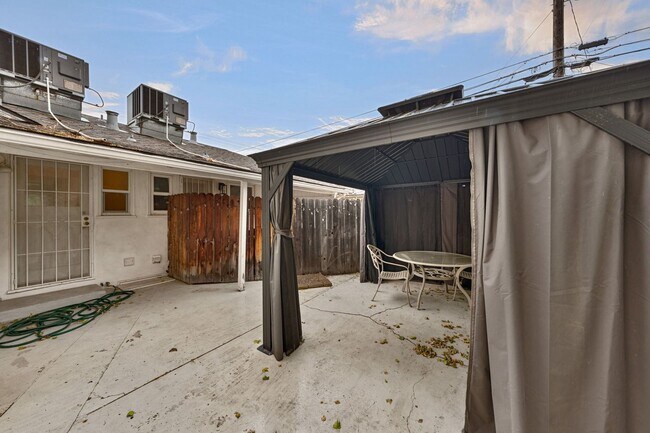 Building Photo - 5400-5402 Folsom Blvd