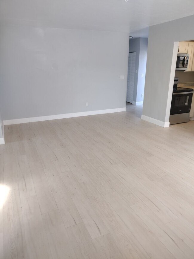 Building Photo - Adorable UPDATED 1 bedroom 1 Bath home with bonus Room