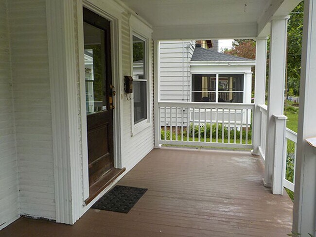 Building Photo - 515 Allen St