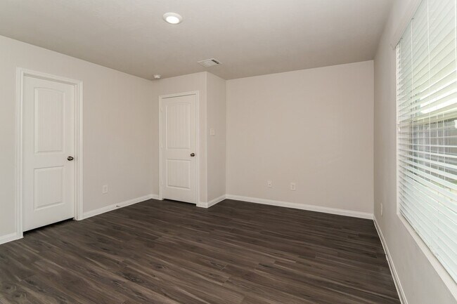 Building Photo - 5534 Plantation Forest Dr