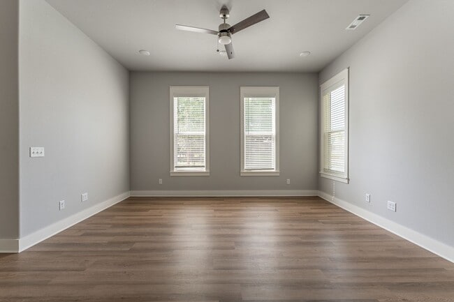 Building Photo - New 3 BR/3.5 BA home in Willow Bend