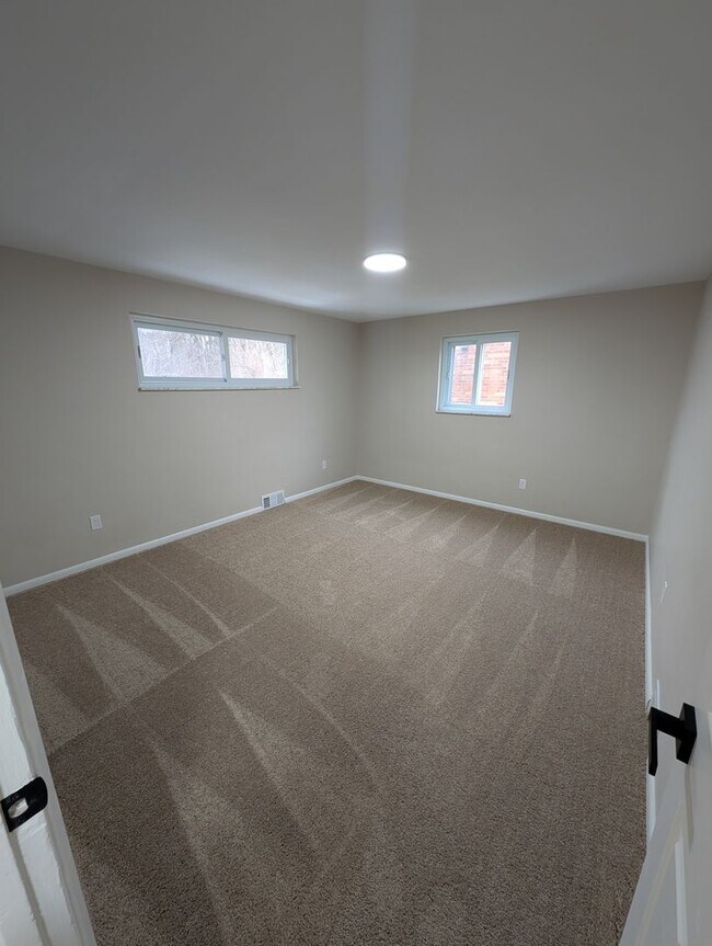 Building Photo - 3 Bed, 1.5 Bath Home in Penn Hills-- Available NOW!