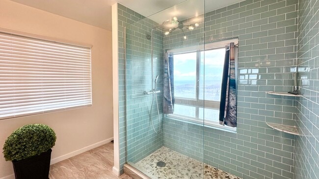 Building Photo - Fully Furnished 4 BD/3 BA Home in Mariner'...