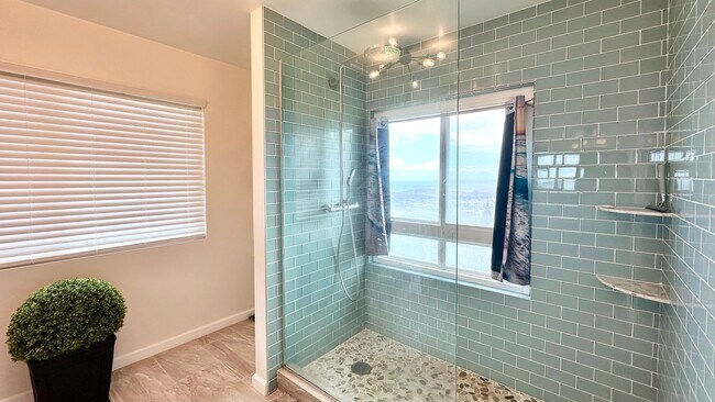 Building Photo - Fully Furnished 4 BD/3 BA Home in Mariner's Ridge!! Includes 1 Garage PRKG, W/D, Sep. Studio, & G...