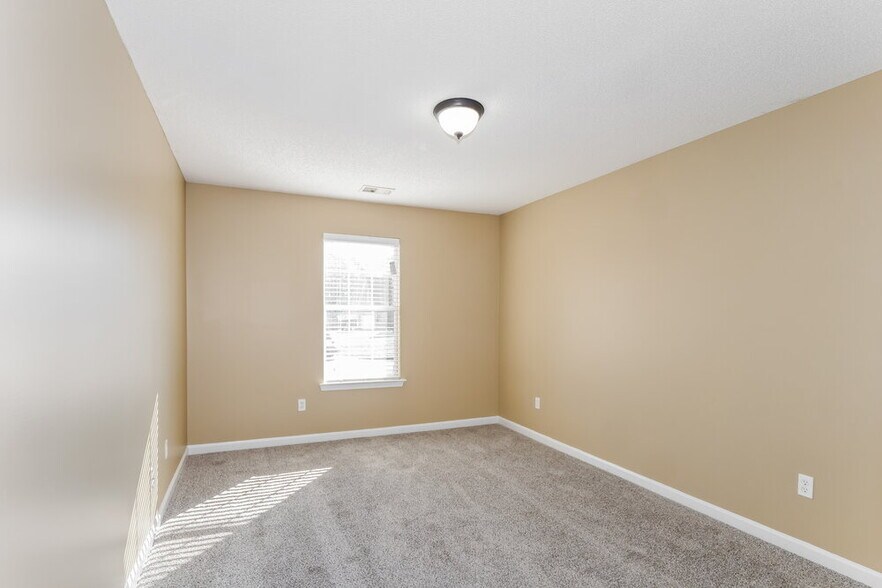 Building Photo - 6776 Anna May Dr