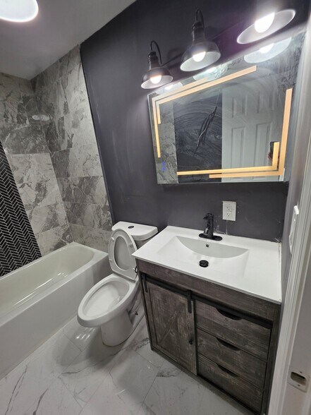 Building Photo - 4317 Elizabeth St