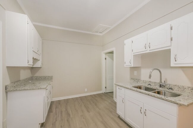 Building Photo - Charming Home in Quiet Griffin Neighborhood – For Rent