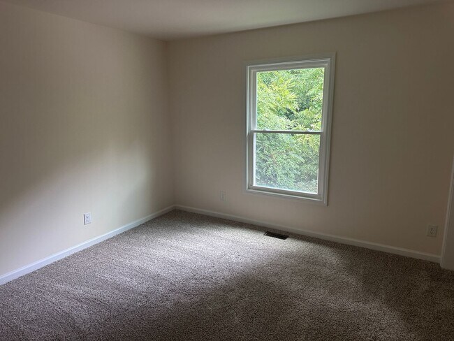 Building Photo - Newly Renovated 3 Bedroom Home!!