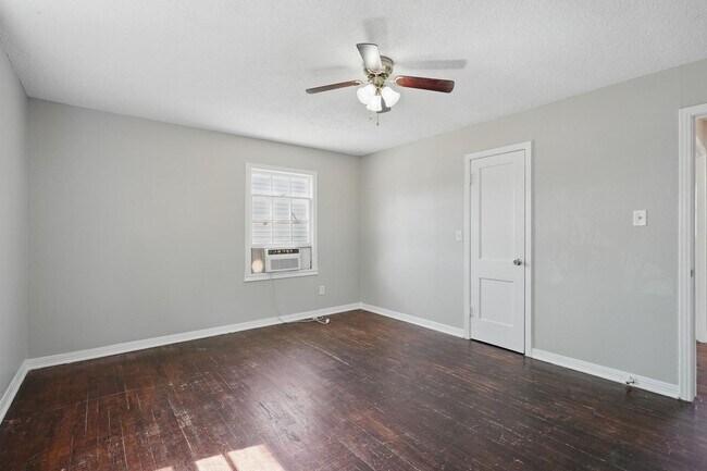 Building Photo - 1526 Green St