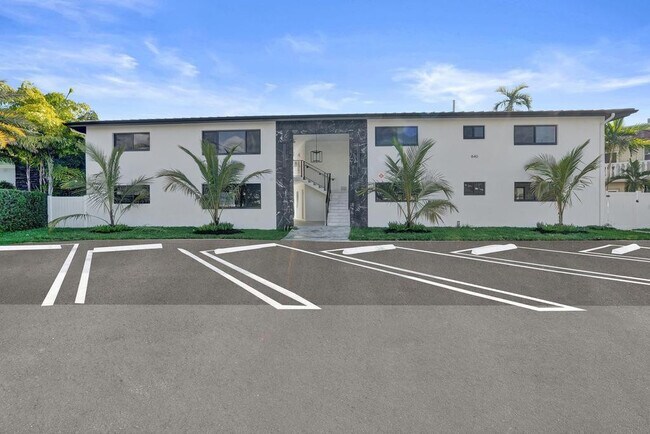 Building Photo - 840 SE 22nd Ave