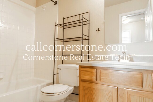 Building Photo - 424 Kitfield View