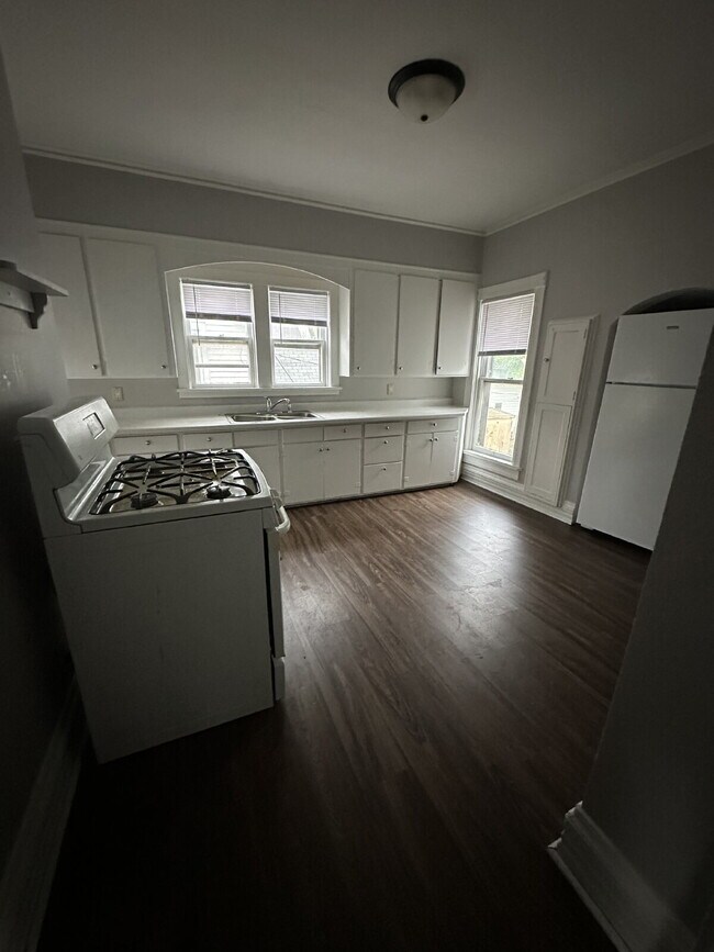 Building Photo - 747 Parker Ave