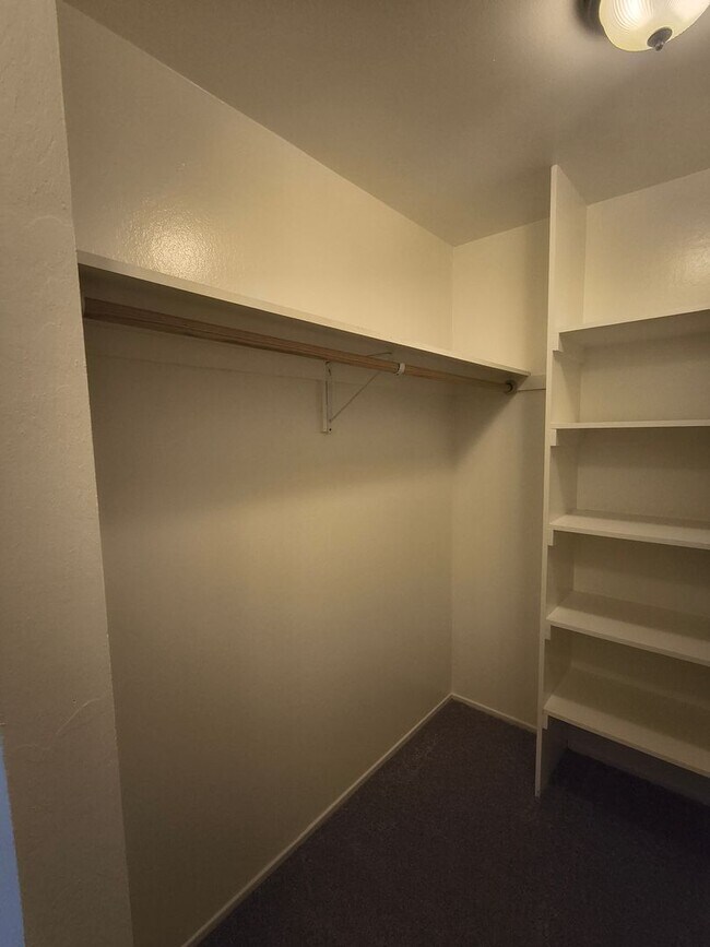 Building Photo - TOP FLOOR 1BD/1BATH Condo Available For Rent at the Watergate Community in Emeryville!!!!