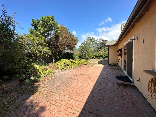 Building Photo - Lovely Remodeled 4 bedroom 2.5 bathroom ho...