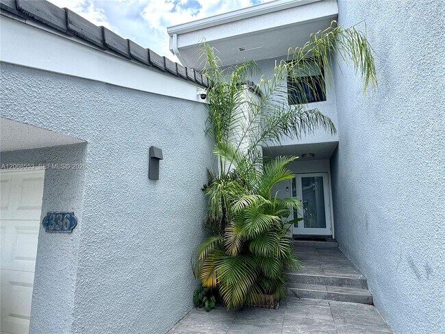 Building Photo - 336 Poinciana Island Dr