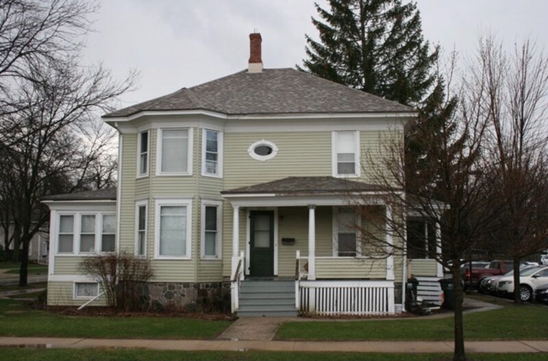 Primary Photo - 103 W Lincoln Ave