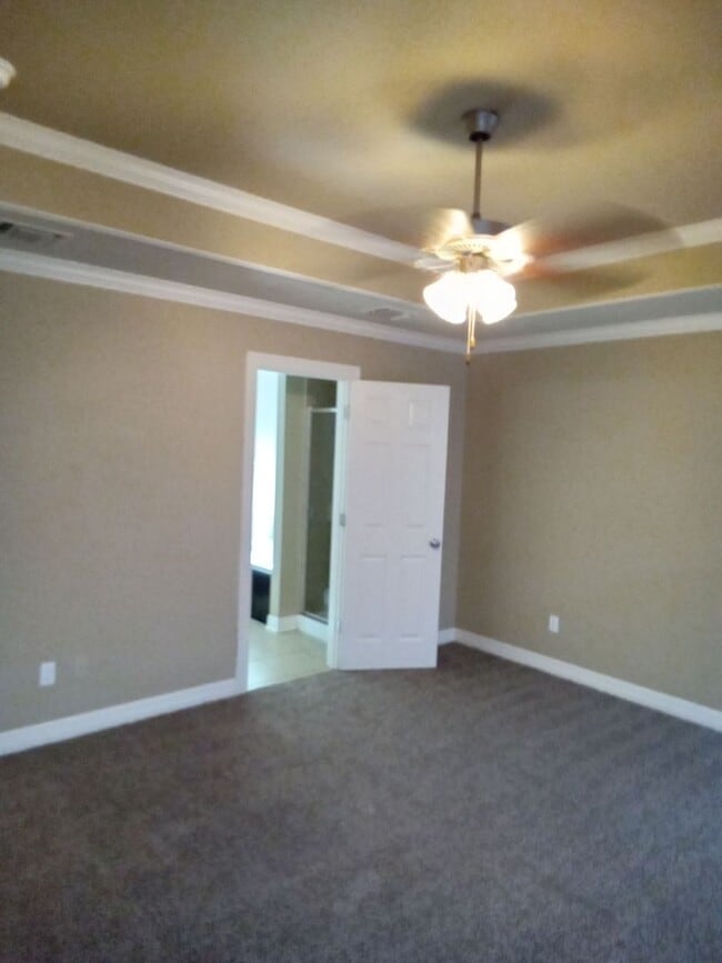 Building Photo - Savannah Place Dream Home