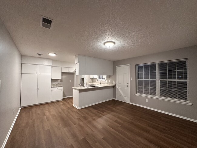 Building Photo - 4708 Pinson Dr