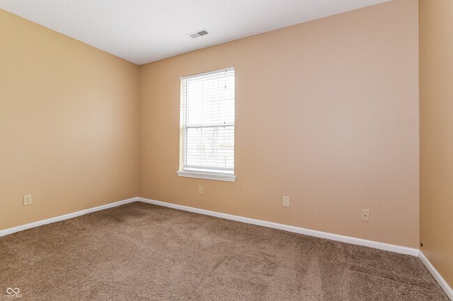 Building Photo - 7467 Grandview Dr