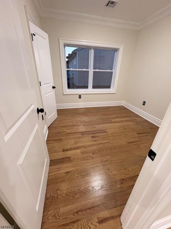 Building Photo - 438 S 11th St