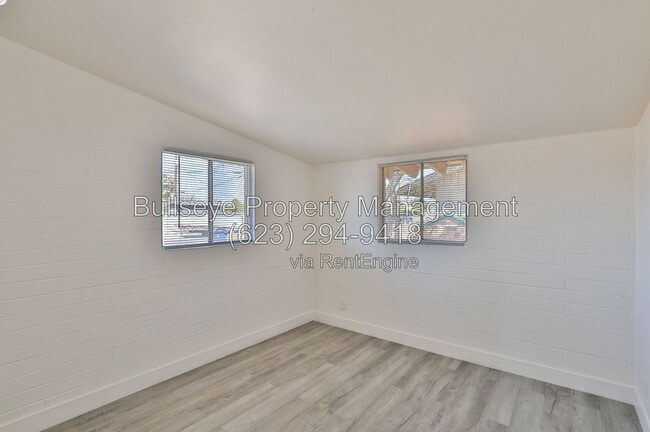Building Photo - 621 S California St