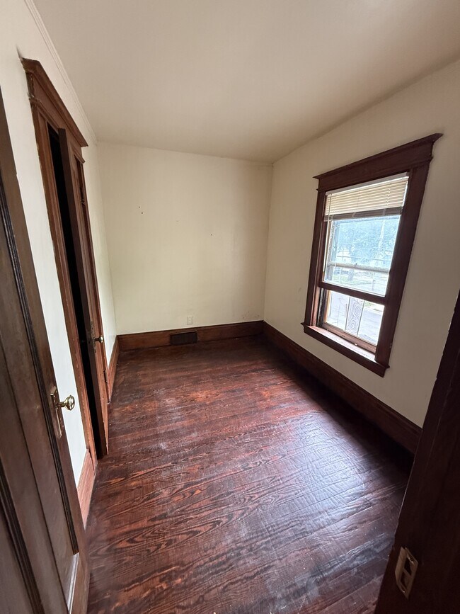 Building Photo - 65 Colvin St