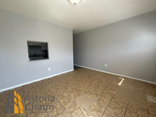 Building Photo - Updated 2 Bedroom Home with Modern Kitchen