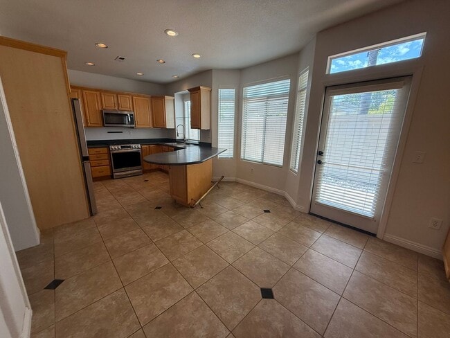 Building Photo - LOCATION LOCATION!! 4BR/3BA Townhome in De...