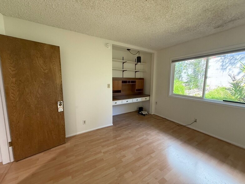 Building Photo - 9235 Creemore Dr