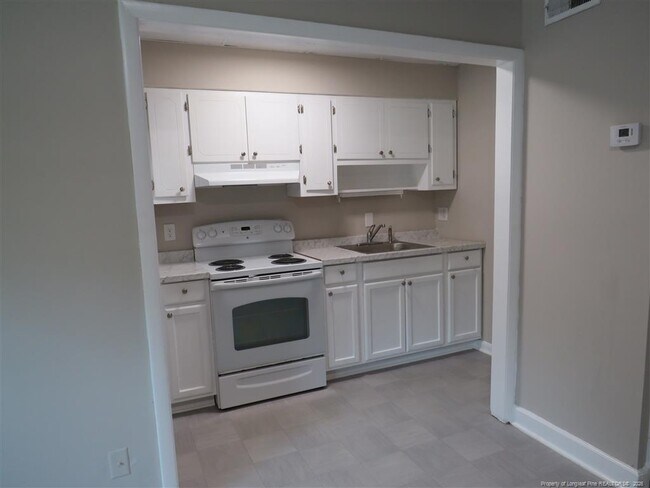Building Photo - 210 Colonial Dr