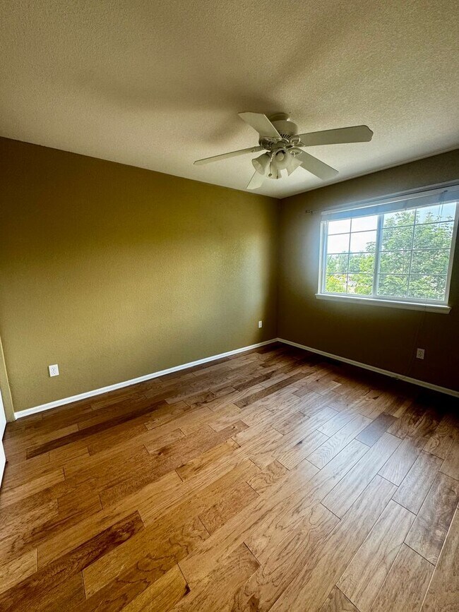 Building Photo - 3 Bedroom Home with Basement in Stetson Hills