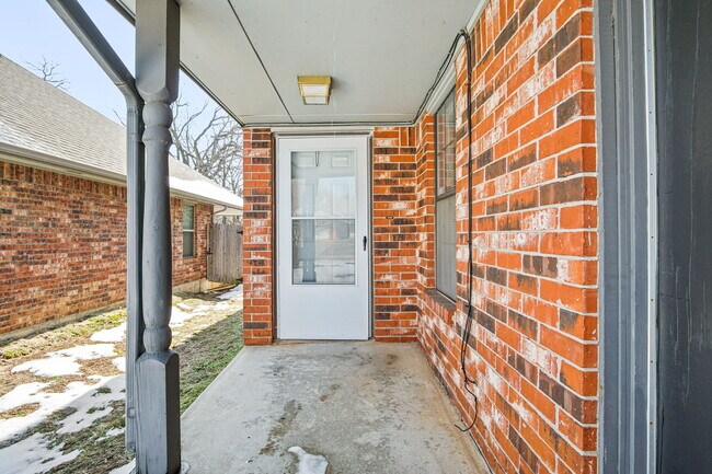 Building Photo - 8910 Oak Valley Dr