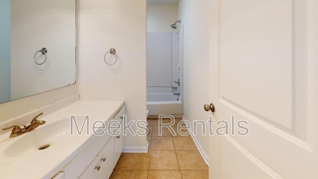 Building Photo - 1003 Fairway Gardens Dr