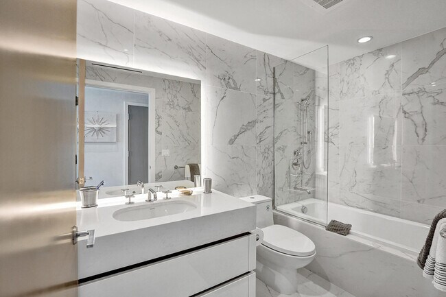 Building Photo - 525 N Fort Lauderdale Beach Blvd