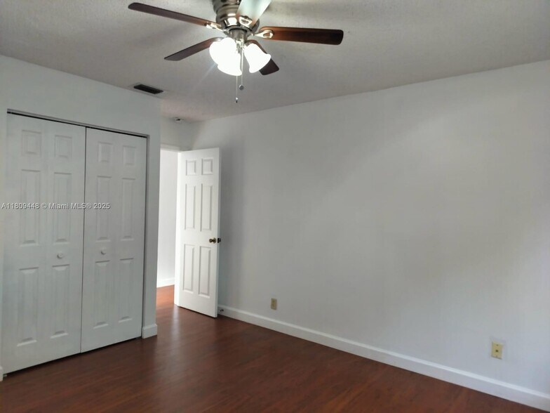 Building Photo - 10401 NW 18th Dr