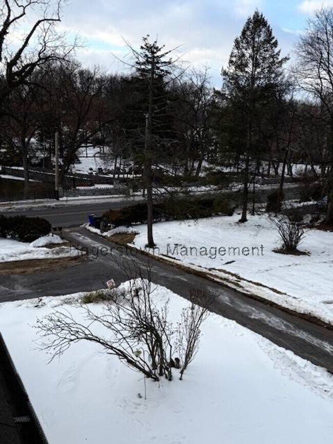 Building Photo - 528 Virginia Ave