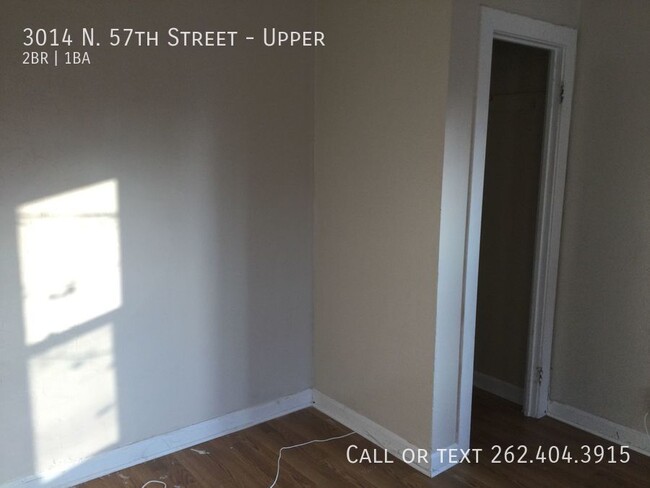 Building Photo - Three Bedroom Spacious Upper Duplex