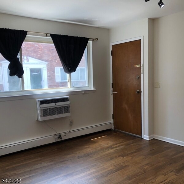 Building Photo - 104 N Beverwyck Rd