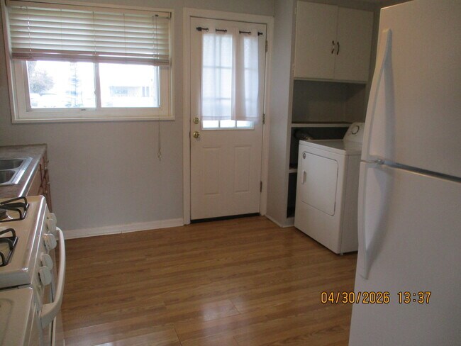 Building Photo - 8713 S Keeler Ave