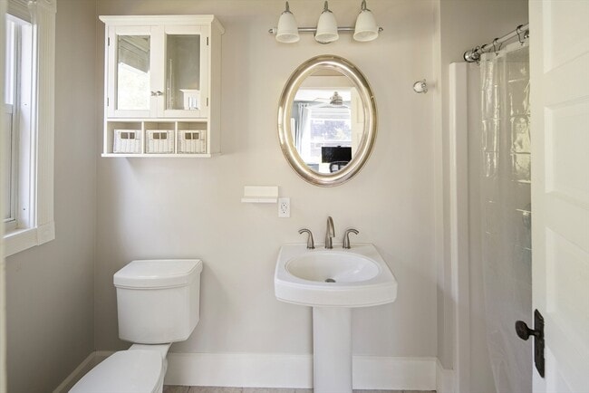 Building Photo - 20 Mountain Rd