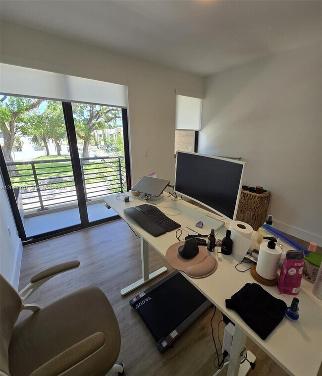 Building Photo - 5503 W Oak Wy