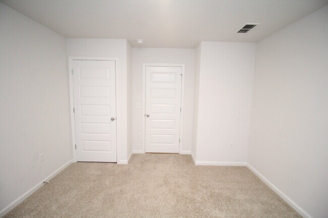 Building Photo - 4-Bedroom Rental in Lakeshore Preserve – Open Floor Plan, Screened Patio, and 2-Car Garage