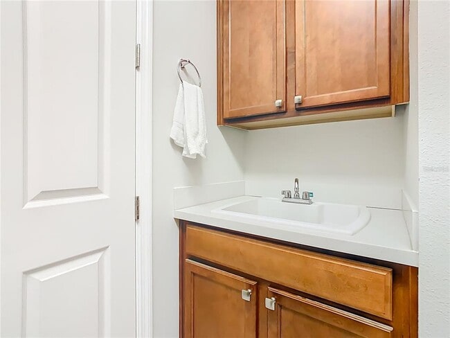 Building Photo - 790 Carmel Ln