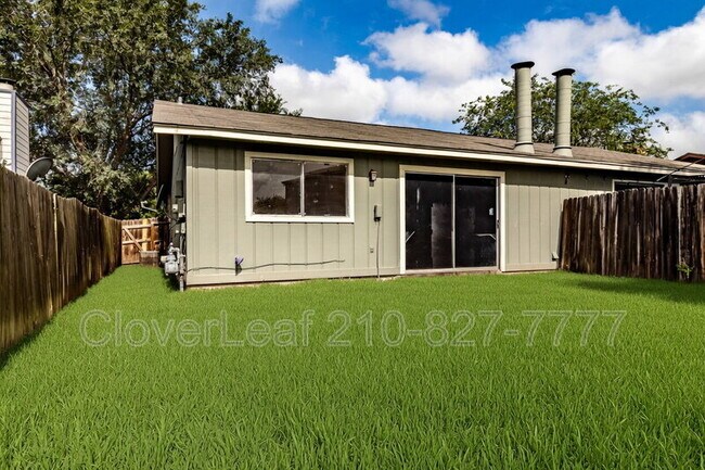Building Photo - 5528 Lochmoor